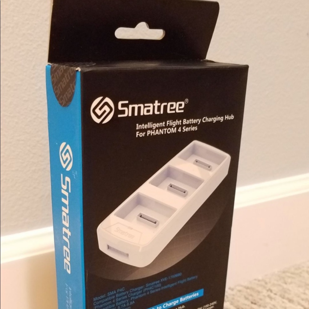 Smatree 3 battery charger hub (Brand New)